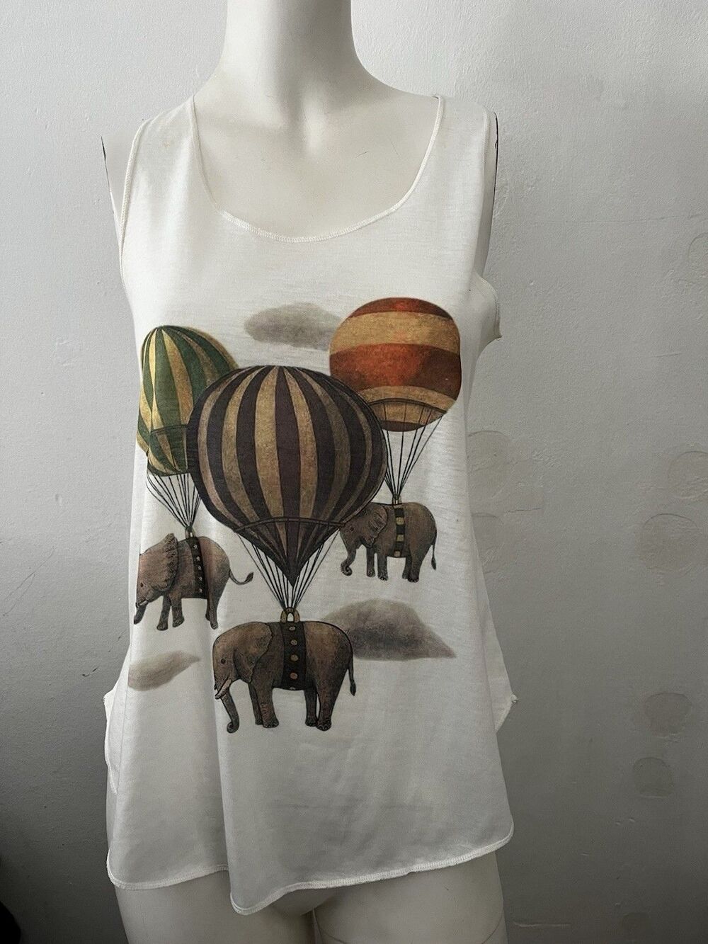 Womens Safari Tank Top S/M White Elephants Whimsical Nostalgia Summer Camping